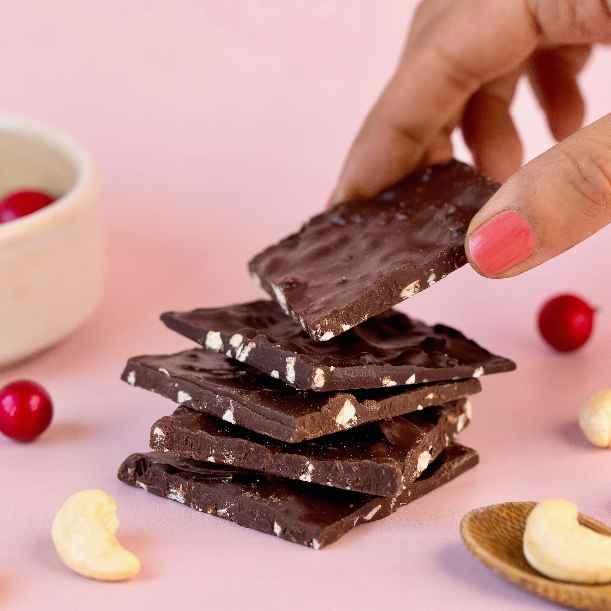 45% Dark Chocolate Cranberry with Cashews, 100g - Mojo Snacks